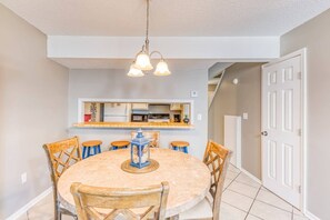In-room dining - Gulf View 8 (Gulf Shores)