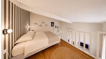 Tabla de planchar con plancha, wifi, ropa de cama