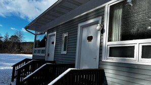 Exterior detail - Cozy 1-bedroom hotel room in superb Hamilton - #328 Susquehanna (Hamilton)