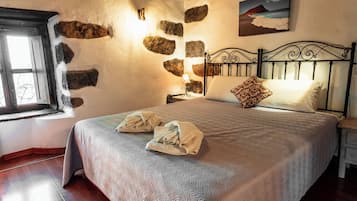 Rural room with sea view, private terrace and sofa bed 2 (Cardon - Esterlicia) | Kostenloses WLAN, individuell dekoriert, Bettwäsche