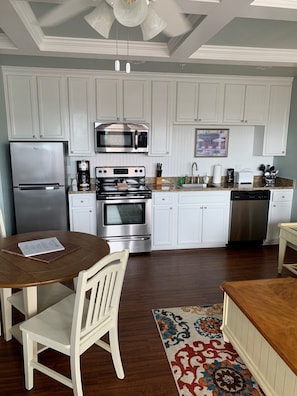Private kitchen - Resort in peaceful Branson perfect for a relaxing, (Branson)