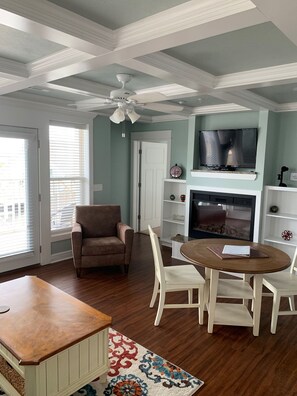 Dining - Resort in peaceful Branson perfect for a relaxing, (Branson)