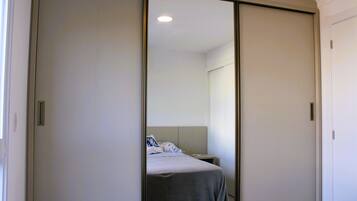 2 habitaciones, tabla de planchar con plancha y wifi gratis