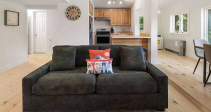 Scenic 2BR Loft | Mountain Views & Downtown Stowe