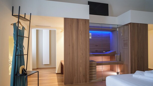 Habitación exclusiva, balcón, vista a la ciudad