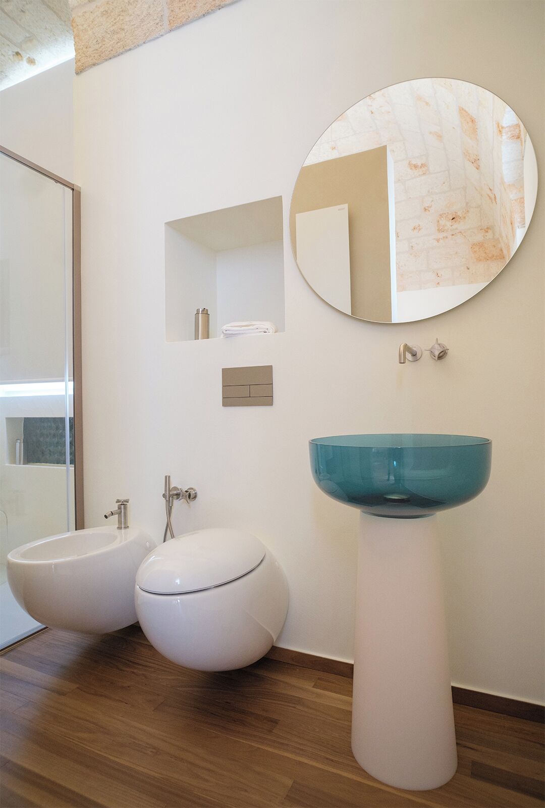 Design Room, Balcony, City View | Bathroom | Shower, rainfall showerhead, free toiletries, hair dryer