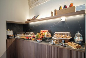 Free daily buffet breakfast - BENEDAMÒ HOME INSIDE (POLIGNANO A MARE)