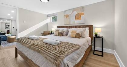 Modern 2 King Suite• Parking• DT Whitby