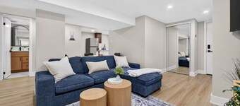Modern 2 King Suite• Parking• DT Whitby