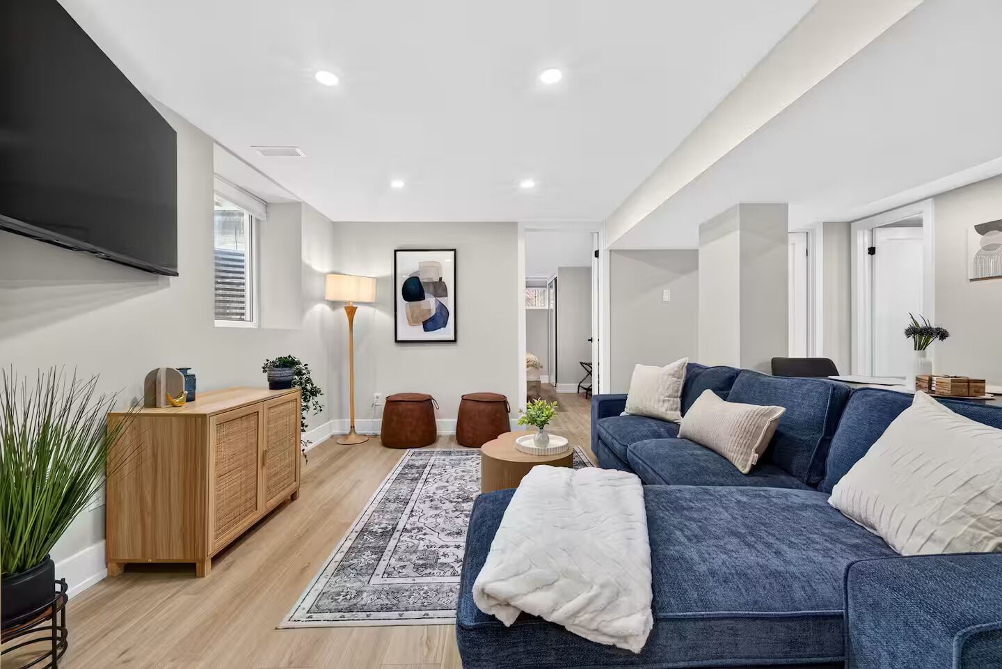 Bright Executive 2br W/ 2 King Beds, Parking & Walk To Cafés And Restaurants - 奧沙華