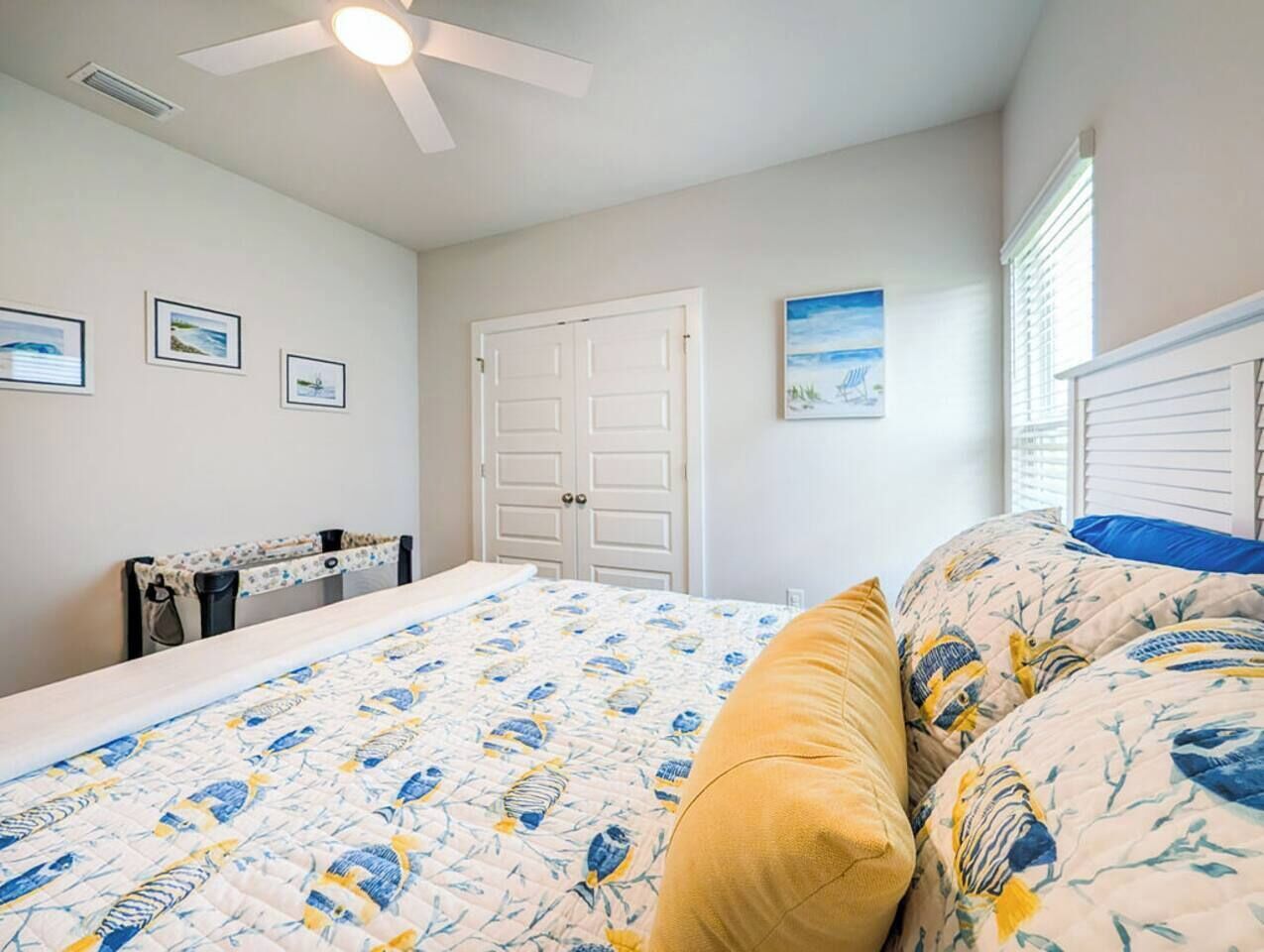5 bedrooms, desk, iron/ironing board, travel crib