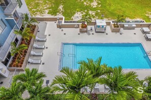 Pool - Sleek Miami 2BR | Free parking | Pool & Gym (Miami)