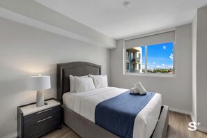 Room - Sleek Miami 2BR | Free parking | Pool & Gym (Miami)