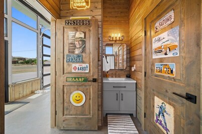 Krusty`s Motor Suite | Historic Gas Station Converted Retro Neon Garage!