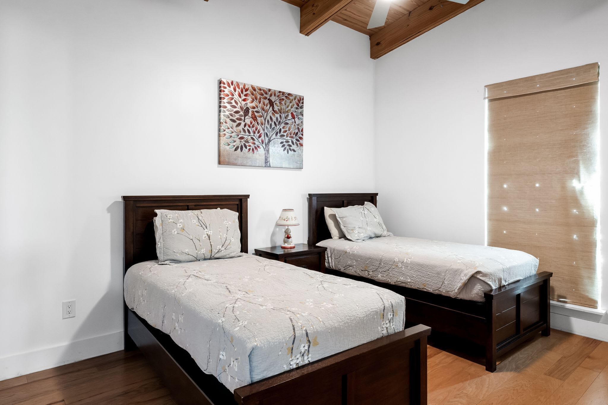 4 habitaciones, escritorio, tabla de planchar con plancha y wifi 