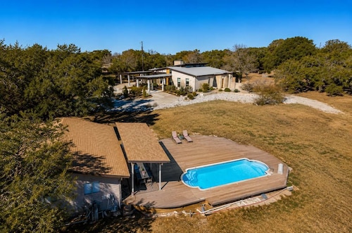 Private Hill Country Estate on 4 Acres l  Pool