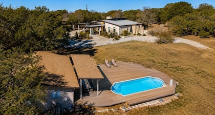 Private Hill Country Estate on 4 Acres l Pool