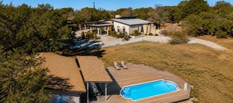 Private Hill Country Estate on 4 Acres l Pool