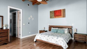 4 habitaciones, escritorio, tabla de planchar con plancha y wifi