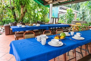 Outdoor dining - Casa ANTAHKARANA (Jal.)