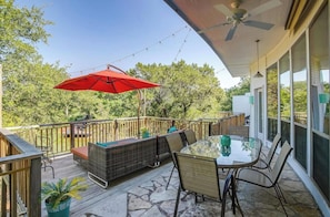 Outdoor dining - Home on Lake Granbury + Kayaks, Dock, Patio, 10 mins to downtown (Granbury)