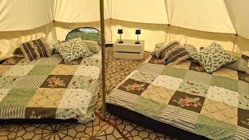 1 bedroom, bed sheets