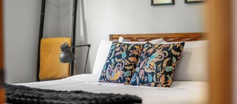 The Muse | Art Studio | Mountain Views | AC | Pets