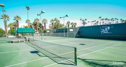 Cozy 1-bedroom resort in charming Palm Springs, fitness room, tennis, and pools