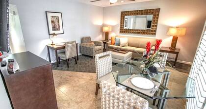 Cozy 1-bedroom resort in charming Palm Springs, fitness room, tennis, and pools