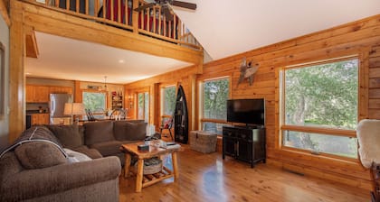 Stillwater Riverfront Luxury Cabin, Fishing & Yellowstone