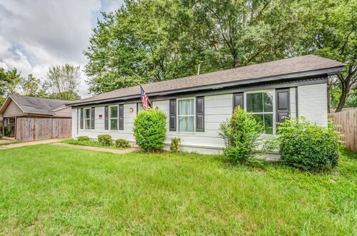 Near Parks & Shopping- Hickory Ridge Hideaway