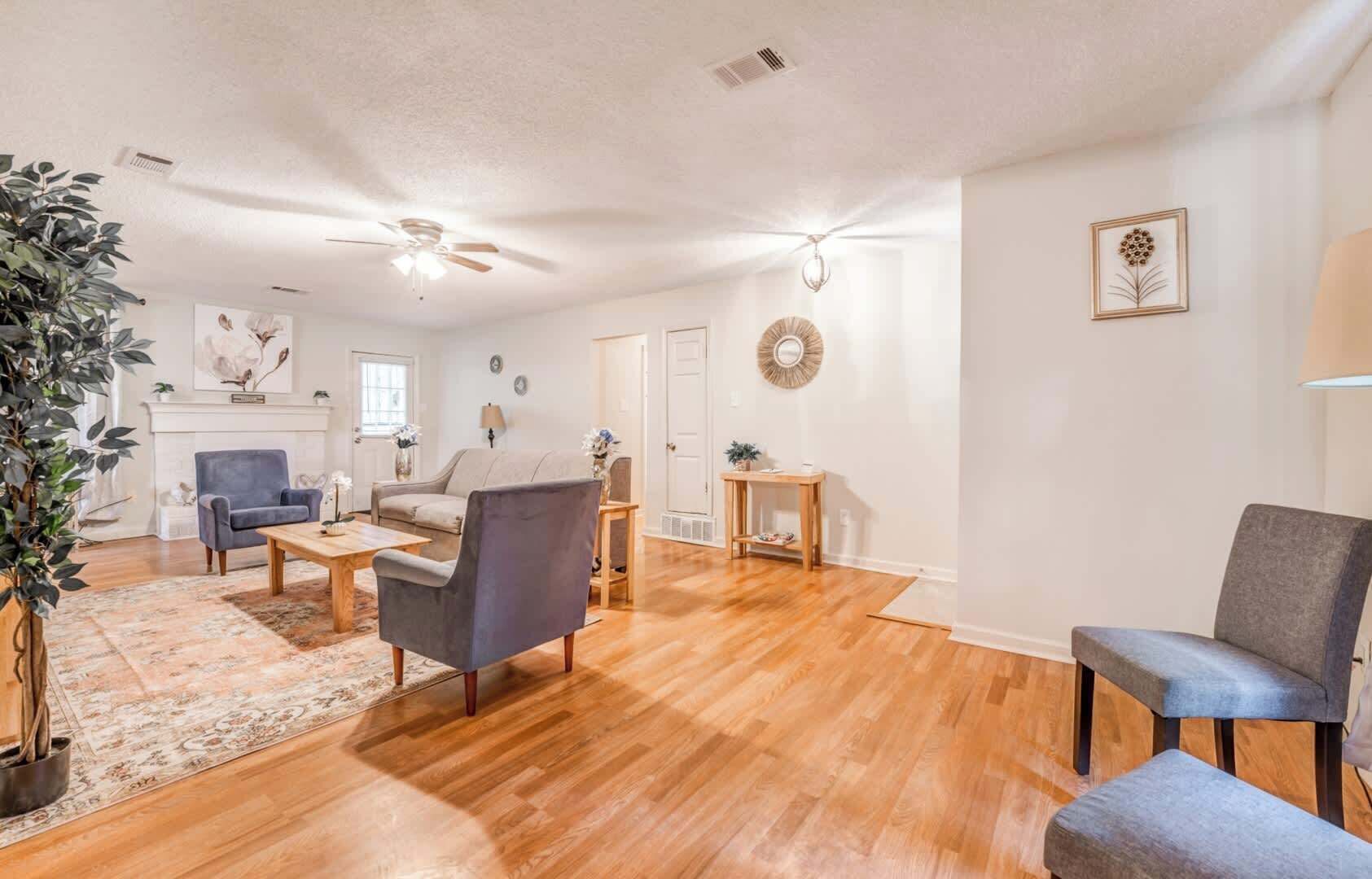 Near Parks & Shopping- Hickory Ridge Hideaway - Germantown, TN