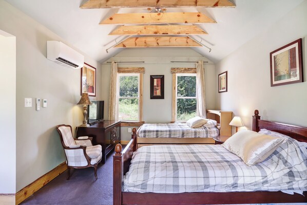 4 bedrooms, WiFi, bed sheets