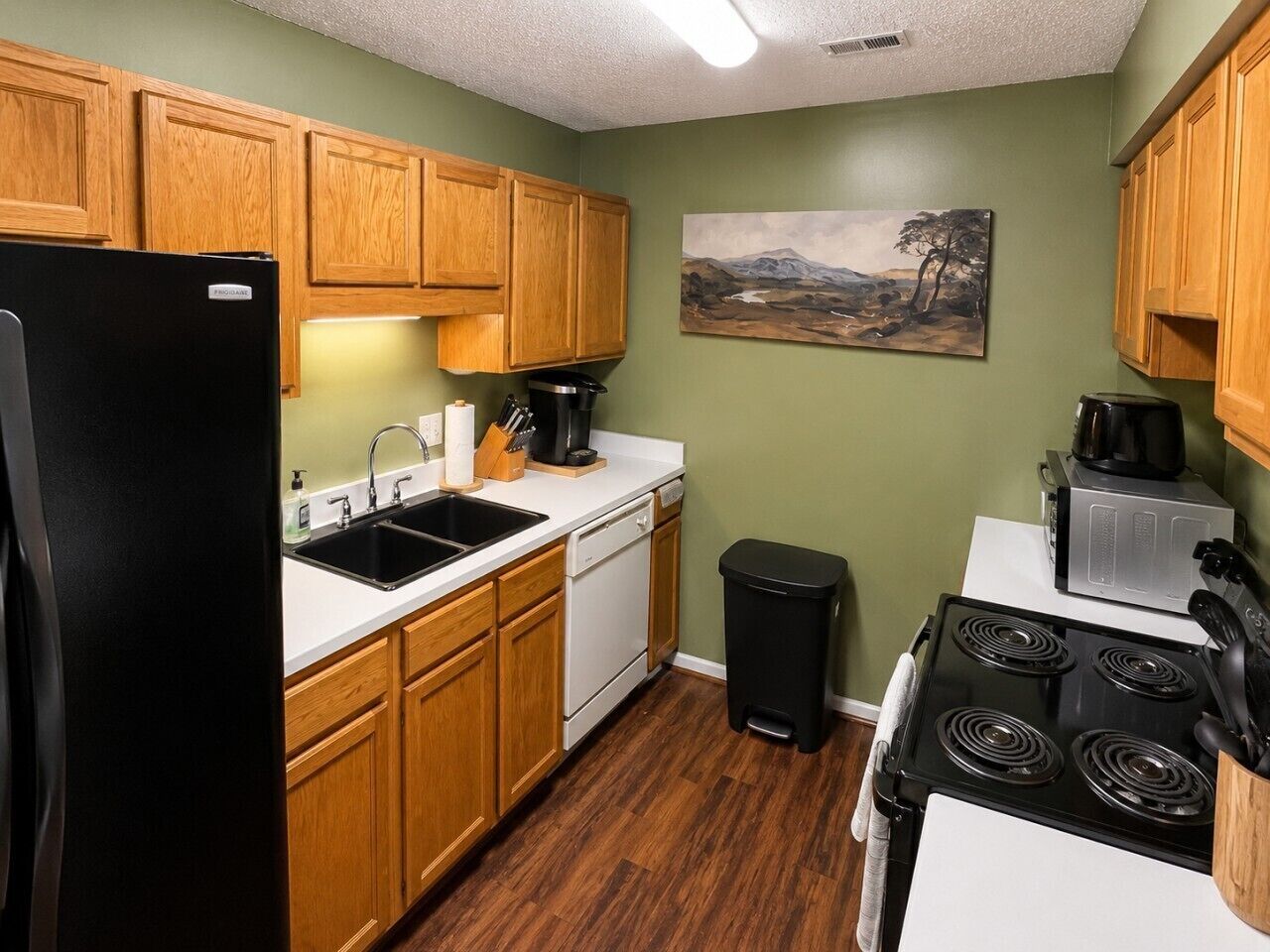 Coffee/tea maker, fridge, microwave, oven