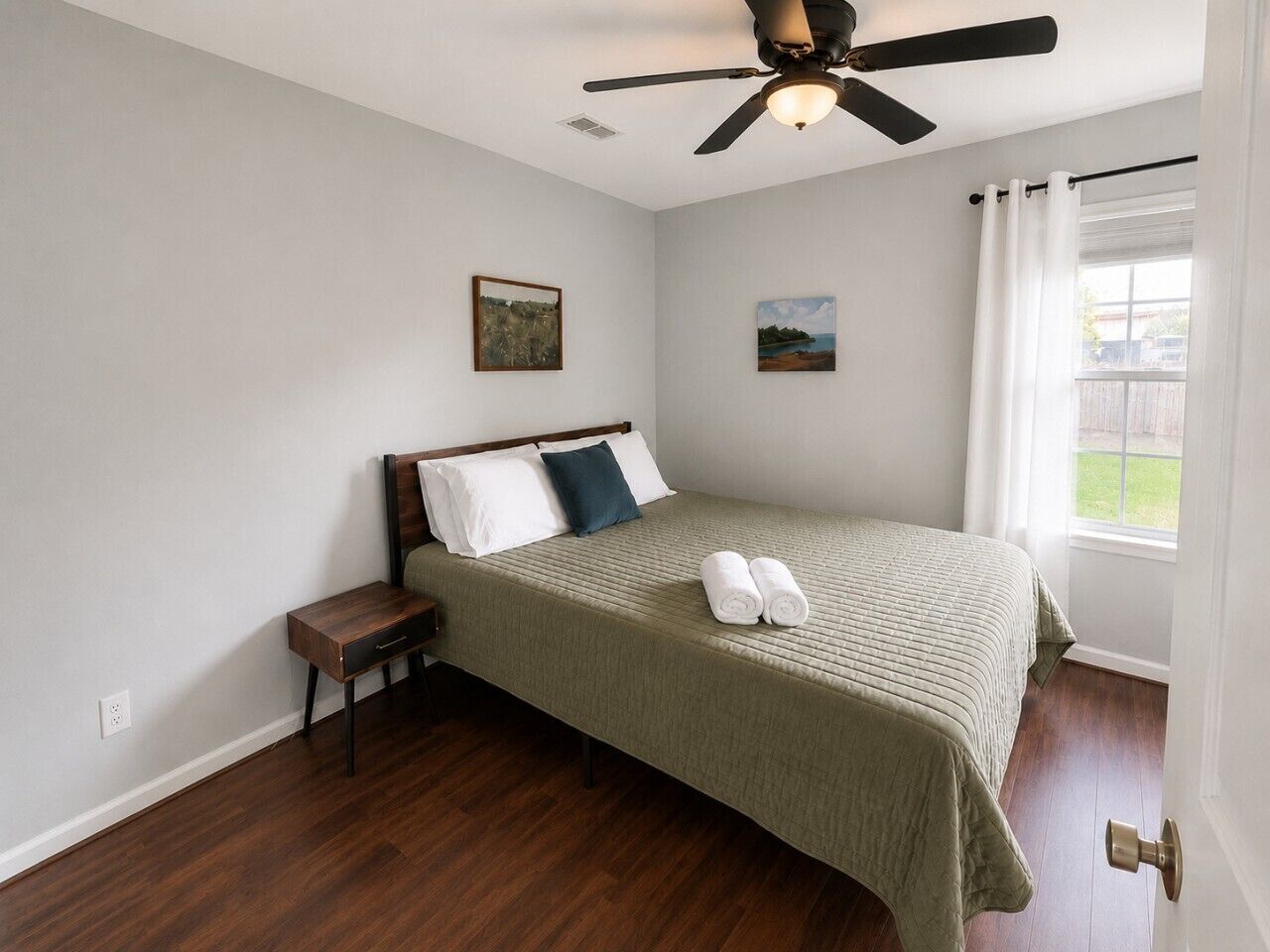 3 bedrooms, desk, iron/ironing board, WiFi