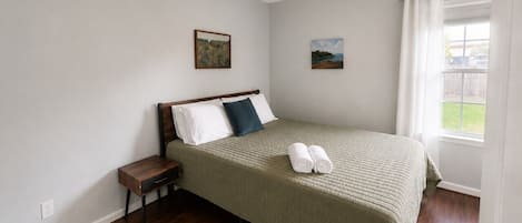 3 bedrooms, desk, iron/ironing board, WiFi