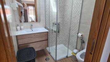 Shower, towels