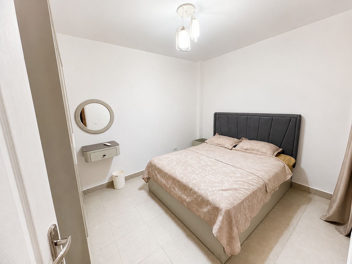 5 quartos, ferros/tábuas de passar roupa, Wi-Fi, roupa de cama