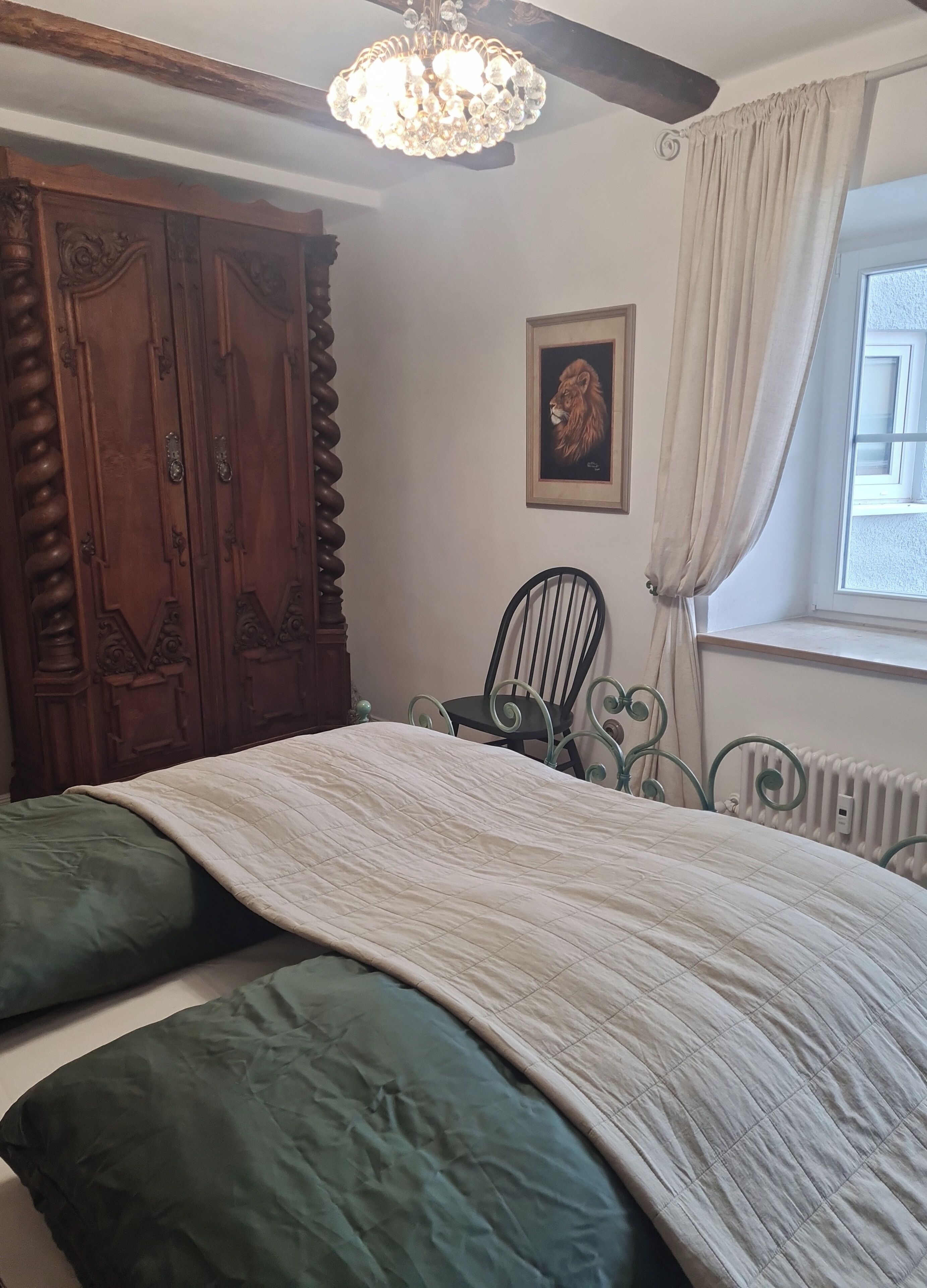 Iron/ironing board, WiFi, bed sheets