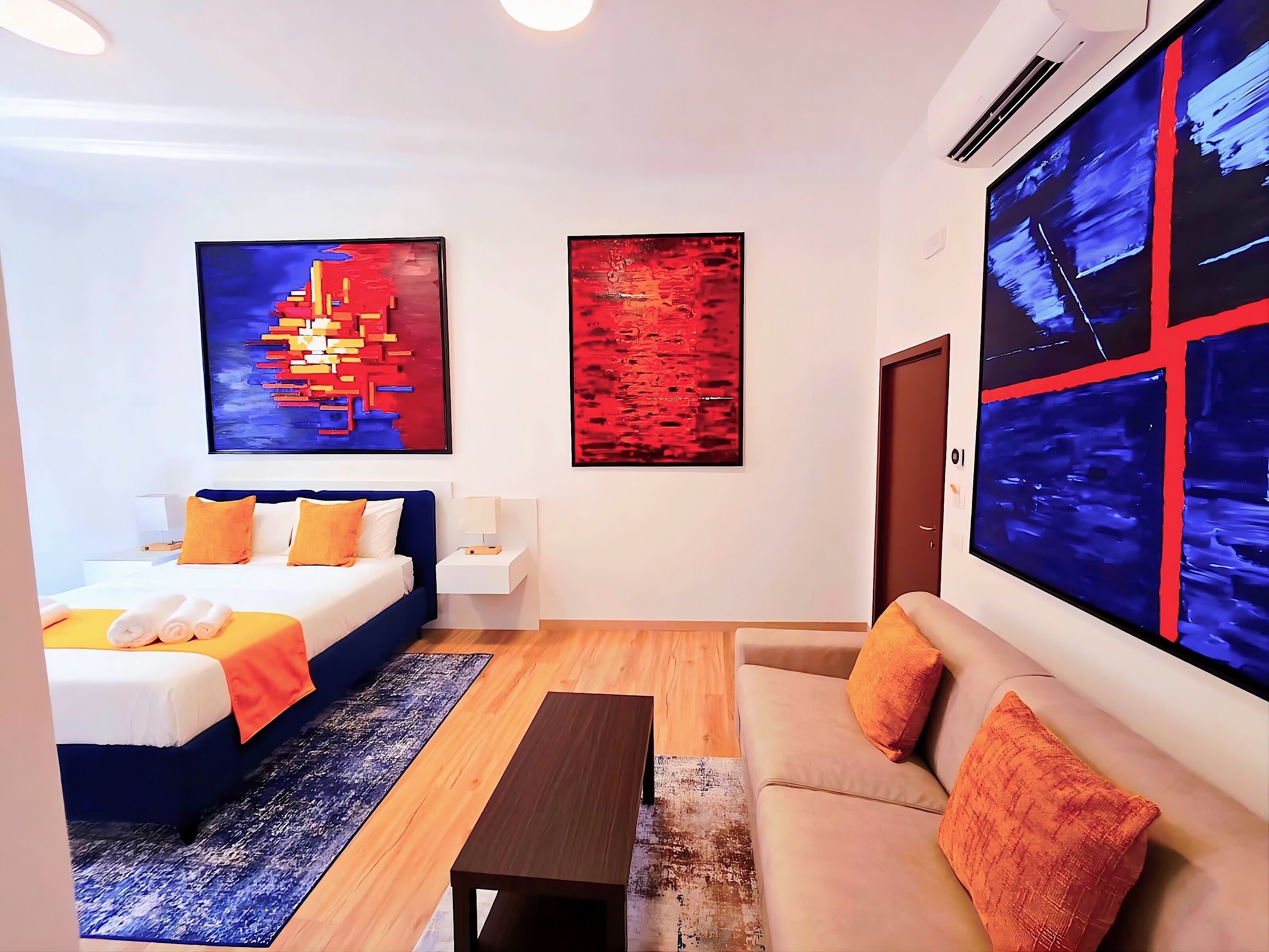 Luxury Suite, City View | WiFi (free), bed sheets