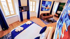 Suite Luxury, vista città | Bagno | Doccia, asciugacapelli, asciugamani, sapone