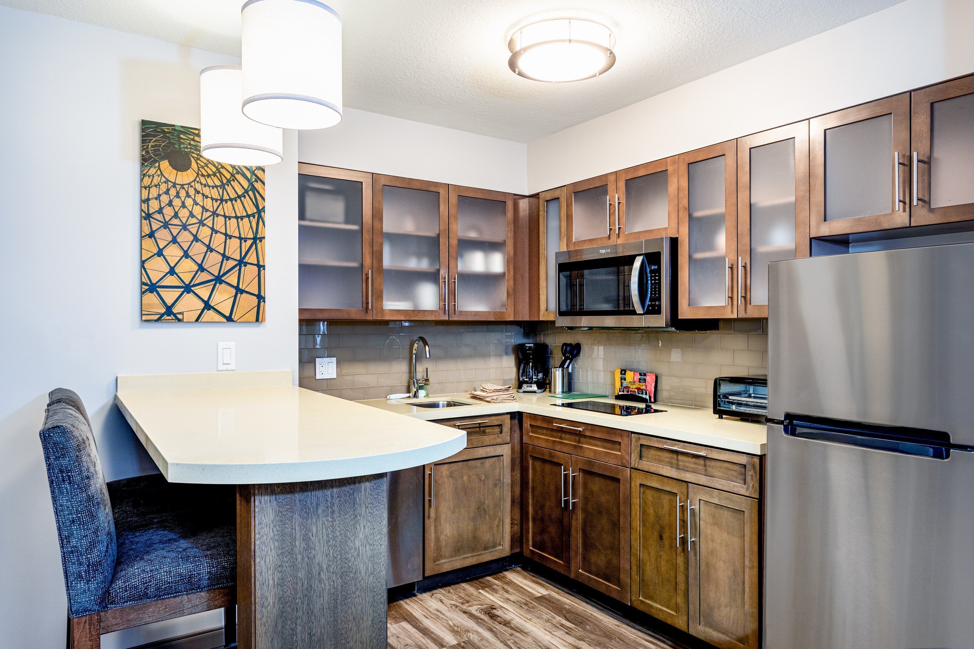 Coffee/tea maker, fridge, microwave, stovetop