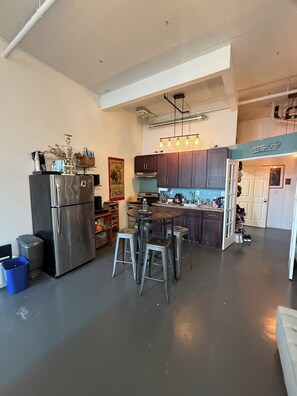 Interior - Brooklyn Loft with 8 ft pool table, king sized bed, full wall of windows and AC! (brooklyn)