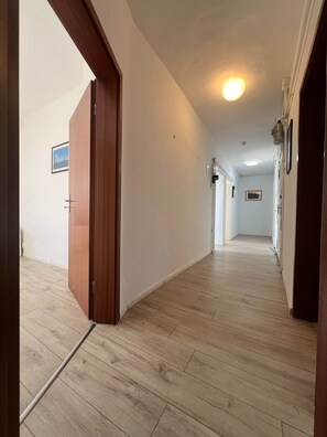 Interior - Central 4-Room Apartment Near Central Offenbach (Offenbach)