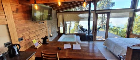 1 bedroom, desk, WiFi (free), bed sheets