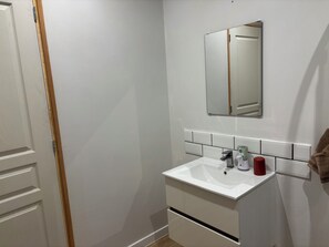 Shower, towels, toilet paper
