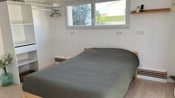 1 chambre, lit parapluie, Wi-Fi gratuit, draps fournis