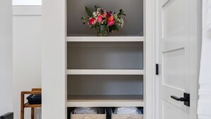Unclassified image, 2 of 38, button - NEW! 8 Min Walk to 12South/Belmont + Quick drive to Broadway + Free Parking (Nashville)
