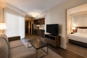 Room - Bright 1BR Downtown Suite Near Toronto’s Entertainment District (Toronto)