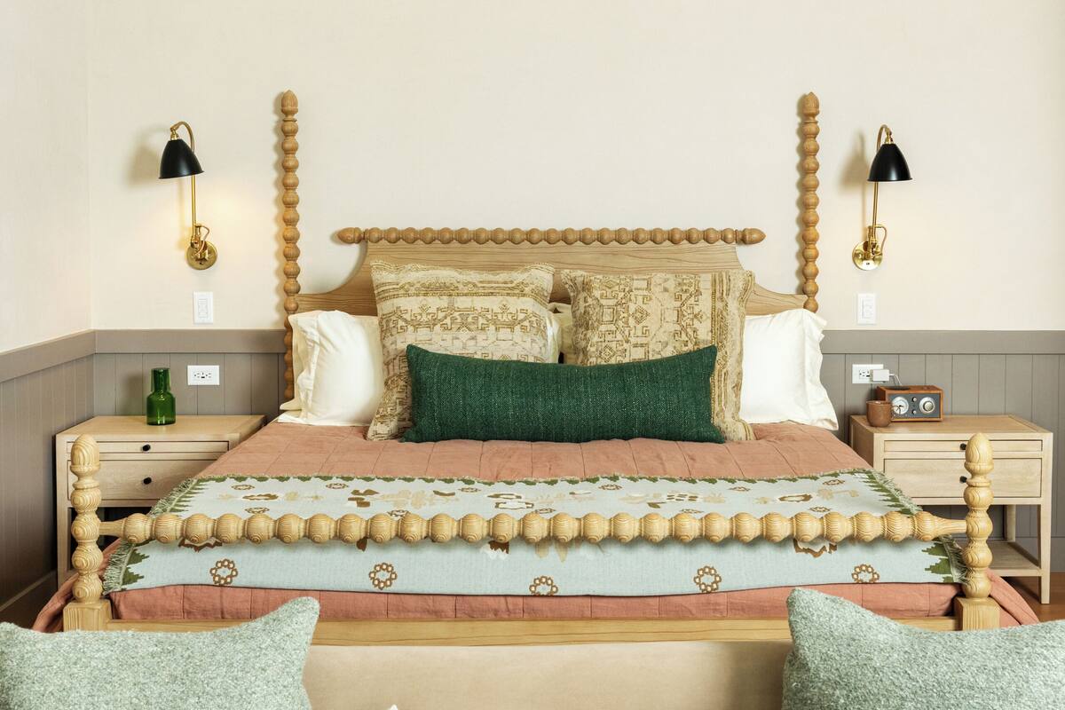 Ropa de cama de alta calidad y tabla de planchar con plancha 